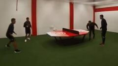 Plantel de Palestino se divirtió en el Beira-Rio jugando tenis-fútbol