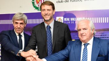 Carlos Su&aacute;rez, presidente del Real Valladolid, junto al ya dimitido Jos&eacute; Moro y el todav&iacute;a vicepresidente, Jos&eacute; Luis Losada.