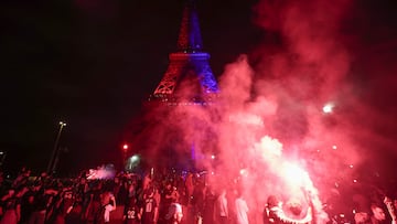 Caos en París: dos muertos, 192 heridos, incendios, atropellos, arrestos...