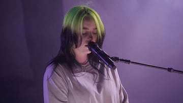 Billie Eilish cantando &quot;My Future&quot; durante la tercera noche de la DNC. Agosto 19, 2020. 