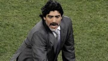 Maradona: "Un árbitro puede equivocarse, pero me preocupa más que lesionen a Messi"
