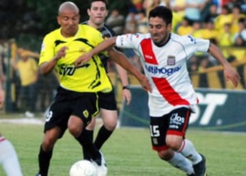Defendió los colores de San Luis de Quillota y fue uno de los más destacados en el retorno de los canarios al fútbol de honor en el 2010.