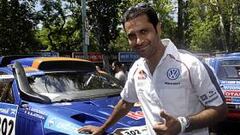 <b>MUY ANIMADO. </b>Nasser Al Attiyah posa sonriente junto al Volkswagen con el que quiere triunfar.