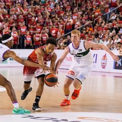 El Unicaja cortocircuita al Manresa y se mete en semifinales