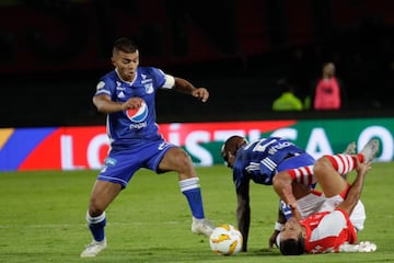 Millonarios venció a Independiente Santa Fe en el primer clásico bogotano del año en el Torneo ESPN jugado en el estadio El Campín de Bogotá. El partido terminó 3-1 y los goles fueron de Zapata, Ortíz, Del Valle y Torijano descontó para Santa Fe.