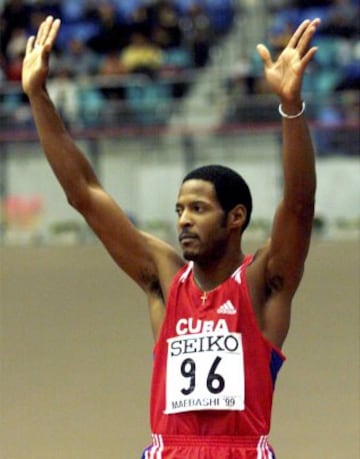 En 1999 se hizo oficial que en un examen antidopaje que encontraron 200 nanogramos de cocaína en la orina. Se le retiró la medalla de oro conseguida en los Juegos Panamericanos de Winnipeg de ese mismo año y se le impuso una suspensión de dos años. El médico de la delegación cubana alegó que el atleta había tomado té de coca para el dolor de estómago. Finalmente la IAAF acortó el castigo a un año. Después de retirarse, las acusaciones de dopaje volvieron a aparecer. En un examen de la Reunión Internacional de atletismo de Tenerife en 2001 se encontró nandrolona. La IAAF confirmó el resultado del examen en enero del 2002 y la resolución suponía una suspensión de por vida, pero ya no tenía eficacia por el retiro del atleta.
