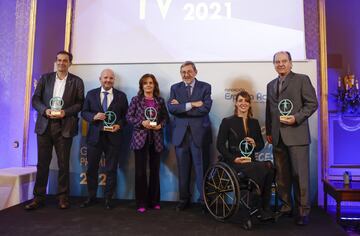 Foto de familia de los premiados por la Fundación España Activa.