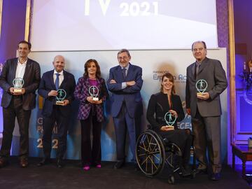 Foto de familia de los premiados por la Fundación España Activa.