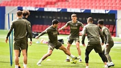El Atlético entrena en su estadio y piensa en el Real Madrid