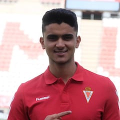 El Murcia ficha a Youness y renueva a Antonio López