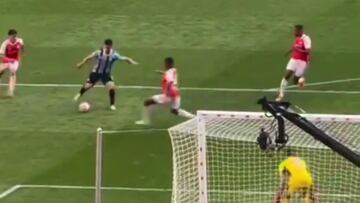 Es seguido por Gareca para la Roja y casi convierte el gol del año en un clásico de Brasil