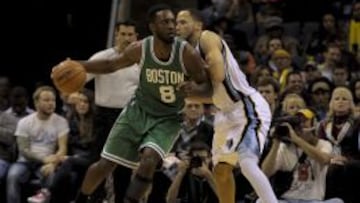 Jeff Green (8) junto a Tayshaun Prince. Intercambian sus camisetas.