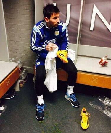El United usa esta foto de Messi para que los canteranos tengan los pies en la tierra