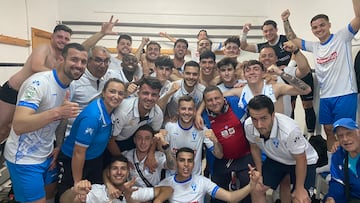 El Castilleja CF, tras ascender a Tercera RFEF.