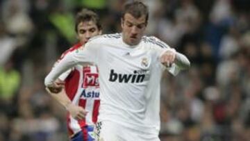 El Liverpool ofrece 6,8 millones por Van der Vaart y se interesa por Lass