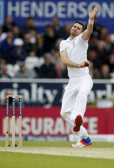 Anderson guides England to innings win over Sri Lanka