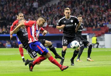Correa lo intenta.