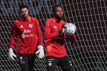 “Para mi hijo, estar en la Roja es un sueño... Él quiere ser el número uno de Chile”