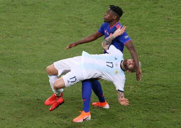 Nicolas Otamendi y Duván Zapata.