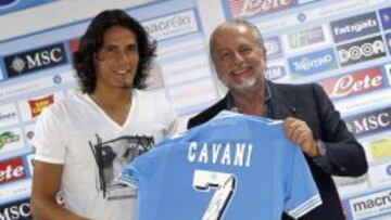 De Laurentiis, junto a Cavani, est&aacute; dispuesto a retener al delantero si no se paga su cl&aacute;usula.