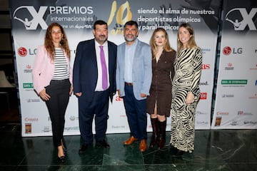 Berta Bárcena, Julián Casas Luego, Juan Gutiérrez, subdirector de As, Patricia Rodríguez y Cristina Martín posan en el photocall.