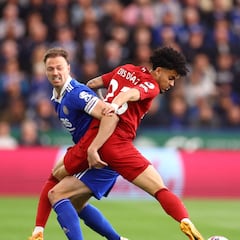 Díaz, de menos a más en victoria de Liverpool sobre Leicester