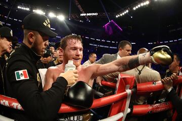 Canelo Álvarez festeja su triunfo sobre Golovkin.