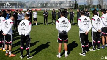 Minuto de silencio en el entrenamiento del Real Madrid