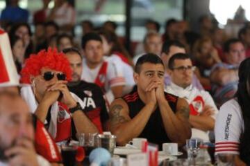 DEPORTES
LOS HINCHAS DE RIVER VIENDO EL PÁRTIDO EN BAR DEL ESTADIO.
FOTO ORTIZ GUSTAVO 16-12-15