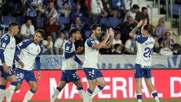 Jos¨¦ Le¨®n celebra su gol ante el Eldense.
