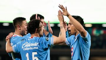 AME9406. CIUDAD DE MÉXICO (MÉXICO), 11/02/2025.- Ángel Sepúlveda (d) de Cruz Azul celebra un gol este martes, durante un partido de vuelta de la primera ronda de la Copa de Campeones Concacaf 2025 entre Cruz Azul y Real Hope en el Estadio Olímpico Universitario, en Ciudad de México (México). EFE/ José Méndez