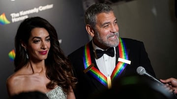 FILE PHOTO: Kennedy Center honoree actor and filmmaker George Clooney and wife Amal Clooney speak to reporters on the red carpet at the Kennedy Center honorees gala in Washington, D.C., U.S., December 4, 2022. REUTERS/Sarah Silbiger/File Photo