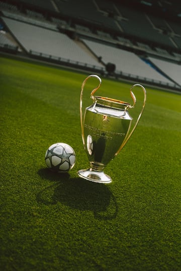 Adidas ha dado a conocer el balón para la final de la Champions 2022 en París entre el Real Madrid y el Liverpool. Utilizando uno de los escenarios más grandes del deporte como una oportunidad para unir al mundo en un mensaje global de paz, el balón está inscrito con las palabras 'мир |  PEACE' . El balón no estará a la venta, sin embargo, el balón se subastará después del partido y las ganancias se destinarán a ACNUR, la Agencia de la ONU para los Refugiados, para ayudar a proteger a las personas obligadas a huir de sus hogares debido al conflicto y la persecución.