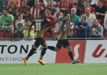 0-1. Víctor Rodríguez celebra el primer gol.