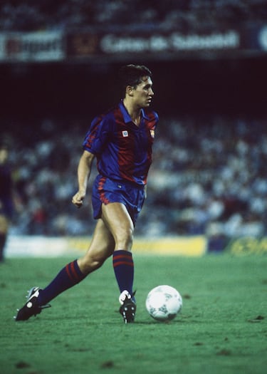 Gary Winston (llamado así en honor a Churchill) Lineker llegó al Barcelona del Everton llamado a ser el jugador franquicia del equipo blaugrana. Un delantero centro al que se le caían los goles por castigo. Rapidísimo, listo en el desmarque, buen rematador de cabeza y con un extraño imán para que cualquier balón perdido en el área acabara en sus pies. Uno de esos delanteros que se hincha a marcar goles feos, pero que valen igual que los bonitos. Además, un hombre con un gran carisma público de perenne sonrisa pero que en Barcelona no llegó a ser el héroe nacional que era en Inglaterra. La llegada de Cruyff, donde las carencias del inglés quedaron desnudas cuando le orillaron a la banda significó su final en el Barça.
