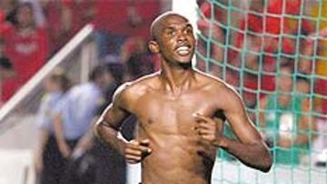 <b>RAPIDEZ</b>. El Atlético quiere atar a Etoo y evitar otros pretendientes.