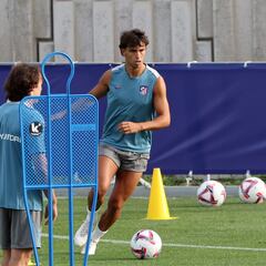 Riquelme, ausente y João Félix titular como interior zurdo