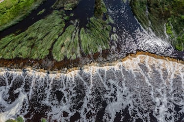 Vista aérea de las cataratas de Venta en Kuldiga, Letonia.