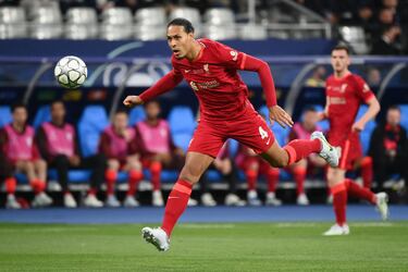 Equipos: Liverpool, Southampton, Celtic, Groningen | 544 partidos y 54 goles | Palmarés: Champions (Liverpool 2019), Mundial de Clubes (Liverpool 2020), Premier League (2020), Supercopa Europa (Liverpool 2020), FA Cup (Liverpool 2022), Copa de la Liga Inglaterra (Liverpool 2022, 2024), Supercopa Inglaterra (Liverpool 2023), Liga Escocia (Celtic 2014, 2015), Copa de la Liga Escocia (2015).
