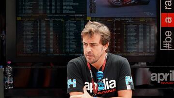 Alonso en el muro de Aprilia del Red Bull Ring.
