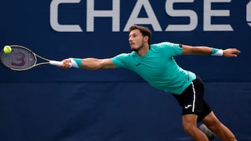 Carreño puede con la “anarquía de Bublik” y pinta bien