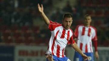 <b>EL REGRESO. </b>Ángel Martínez será titular y deberá llevar la manija en el centro del campo rojiblanco.