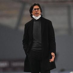 Universitario anuncia la salida de Ángel Comizzo