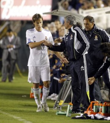 Sergio Canales costó seis millones en la temporada 2010-2011, antes de ser asolado por las lesiones, no encontró hueco  y apenas jugó 517'. El Valencia fue su siguiente destino.