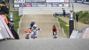 La ciclista colombiana termin&oacute; la competencia con una diferencia de +1.358 sobre la ganadora, la brit&aacute;nica Bethany Shriever.