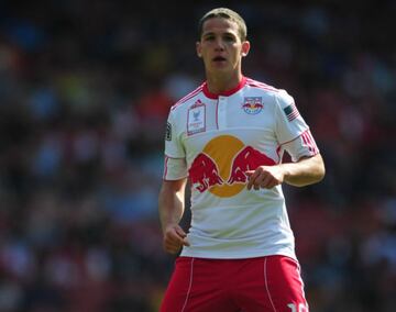 Entre 2011 y 2012, John militó con NY Red Bulls y Orlando City; 6 años después, Wayne arribó a DC United y en su primera campaña marcó 12 goles y seis asistencias.