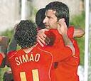 Luis Figo endereza el rumbo de Portugal