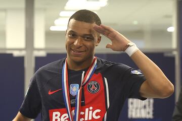 Kylian Mbappé, consigue la Copa de Francia con el PSG tras ganar al Olympique de Lyon.