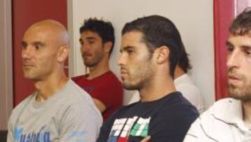 <b>AFECTADOS. </b>Movilla y Casado (en primer plano), junto a Cobeño, en una reunión a principio de curso.