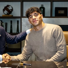 Jon Martin también renueva con la Real Sociedad y firma hasta 2031